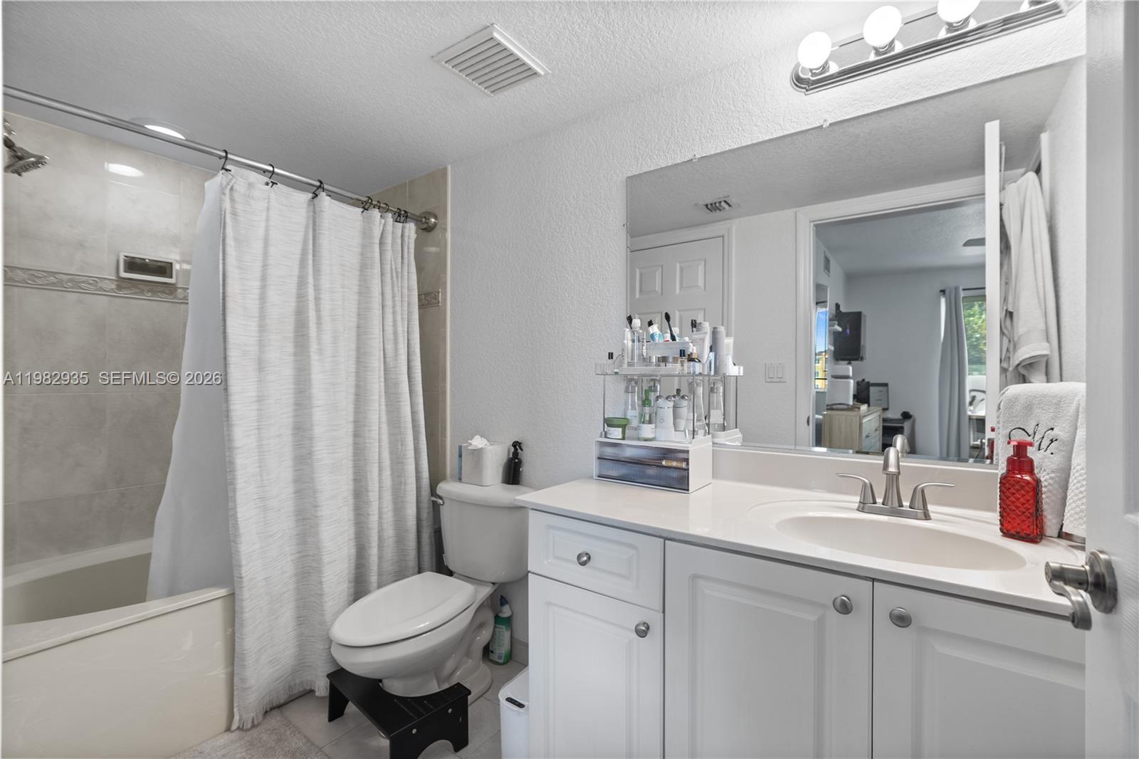 CUTLER LAKES CONDO - Residential Lease