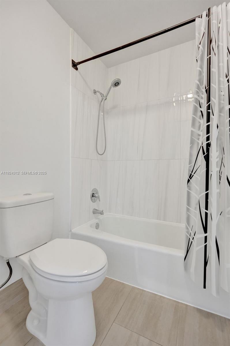 LAKESHORE COLONY VILLAS - Residential