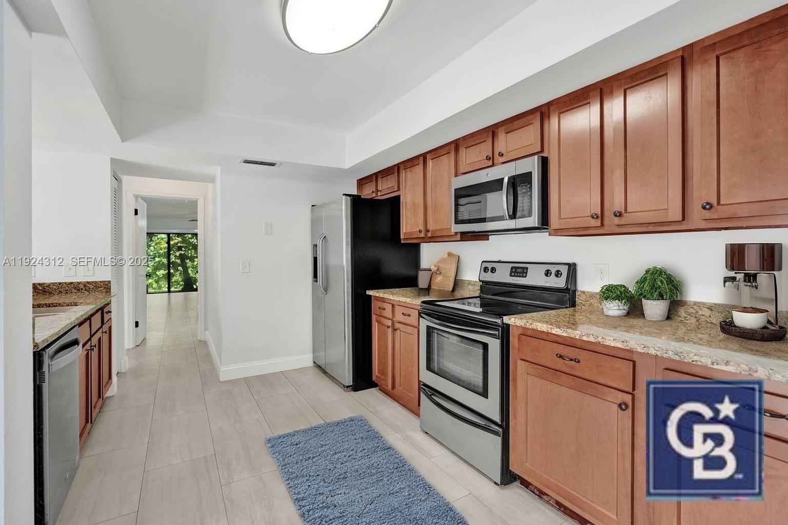 LAKESHORE COLONY VILLAS - Residential