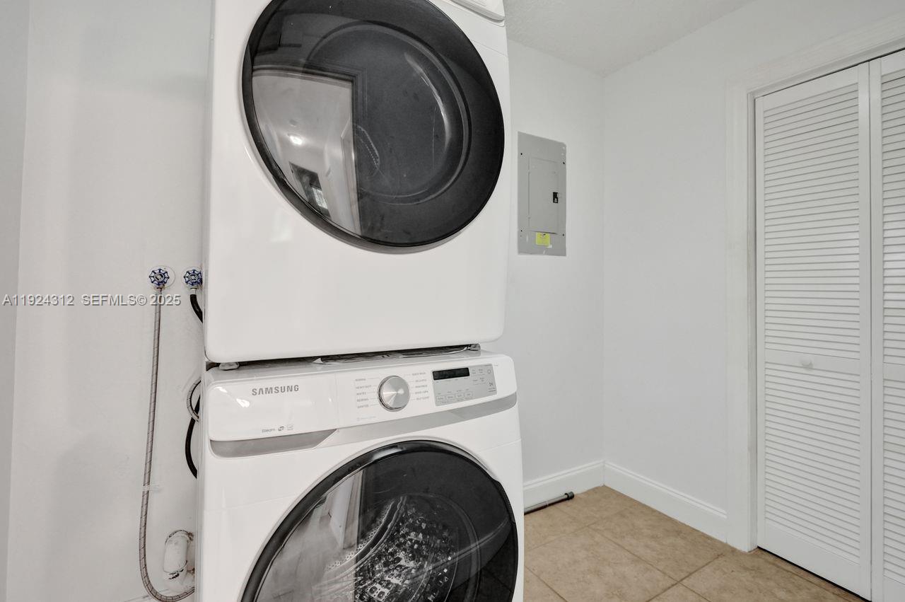 LAKESHORE COLONY VILLAS - Residential