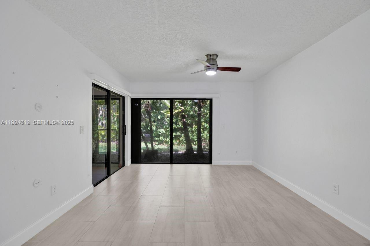 LAKESHORE COLONY VILLAS - Residential