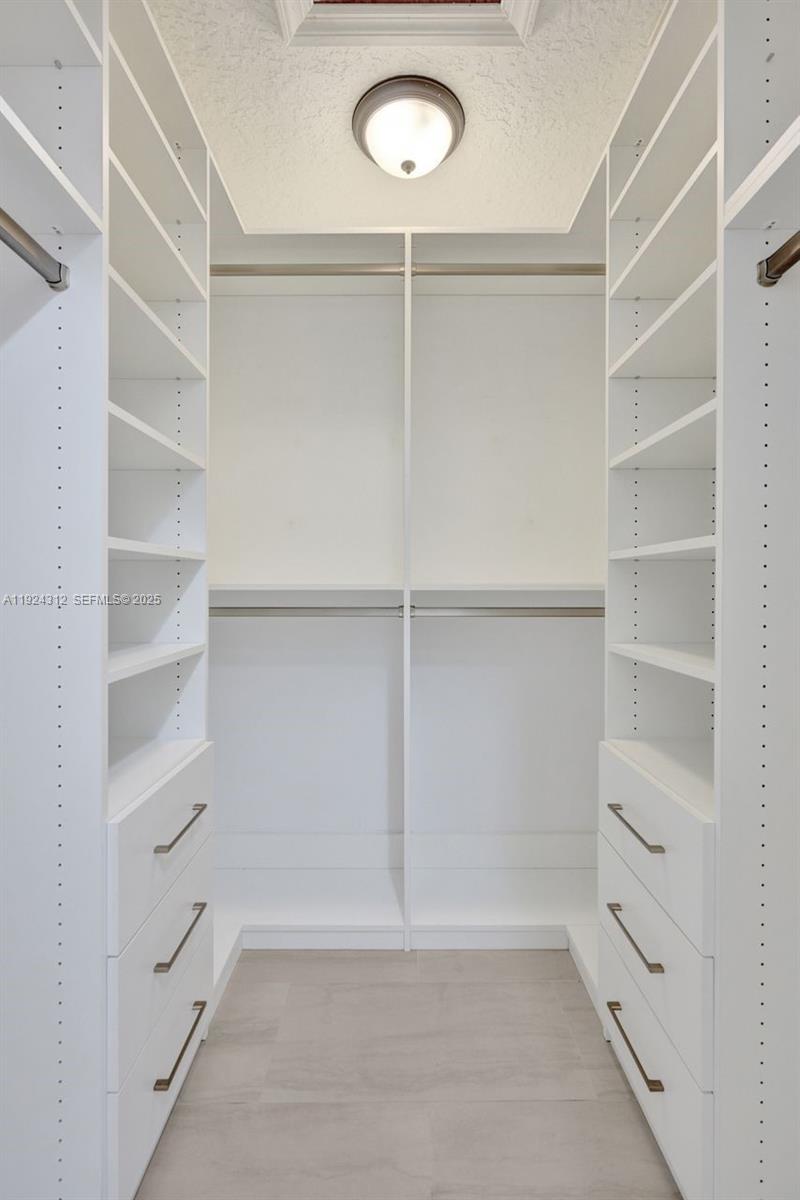 LAKESHORE COLONY VILLAS - Residential