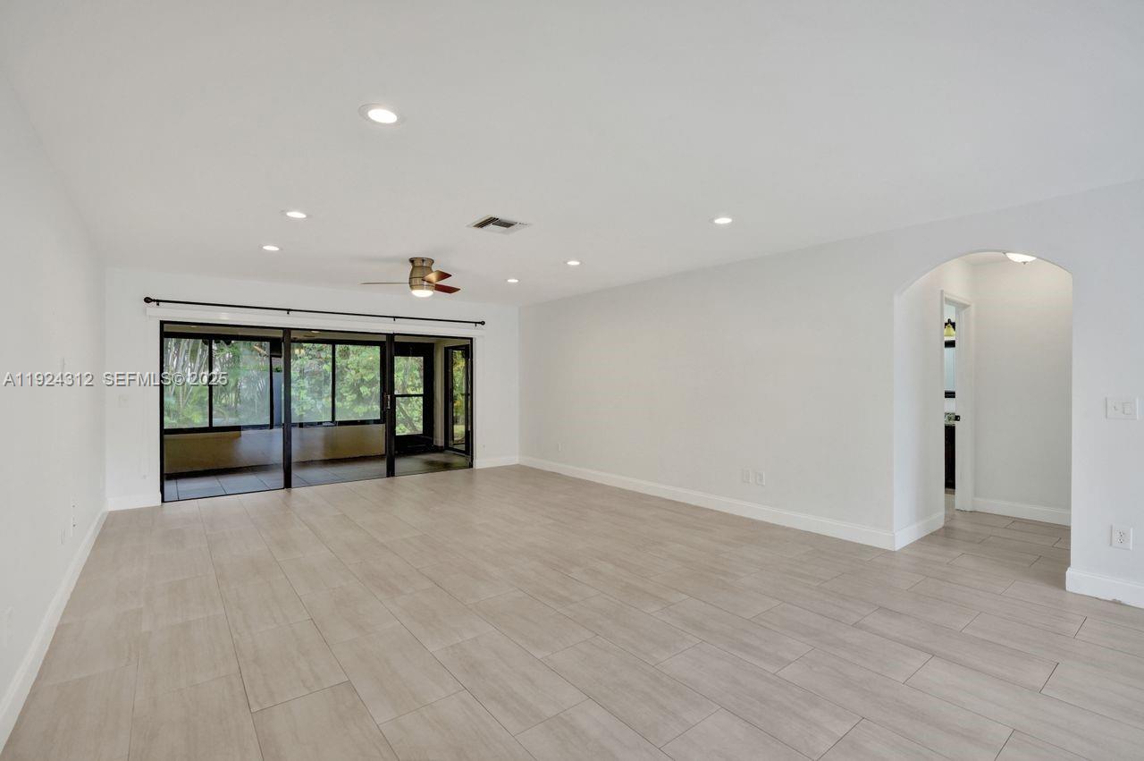 LAKESHORE COLONY VILLAS - Residential