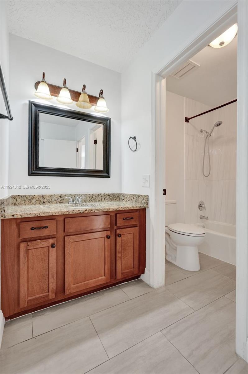 LAKESHORE COLONY VILLAS - Residential