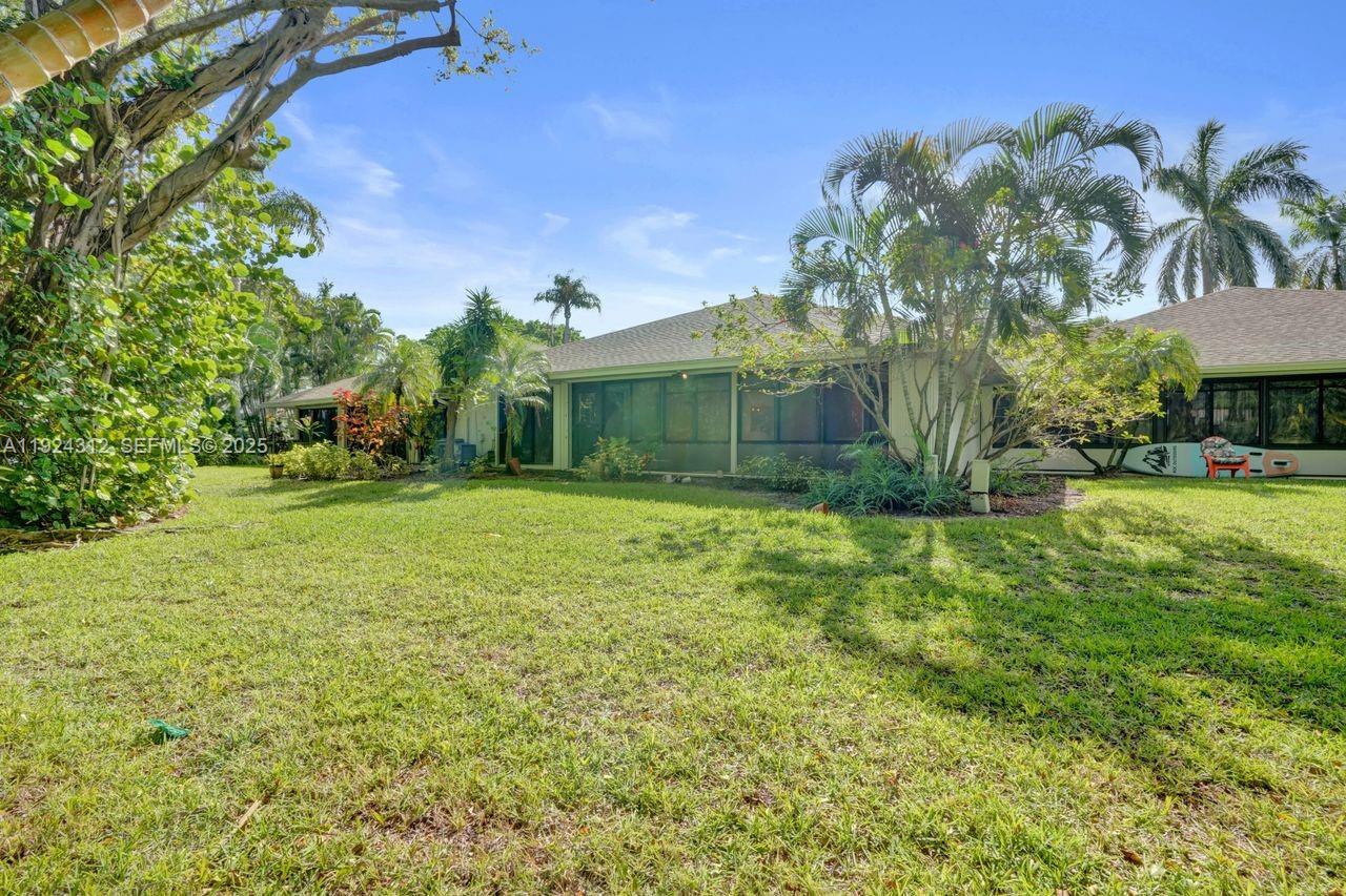 LAKESHORE COLONY VILLAS - Residential