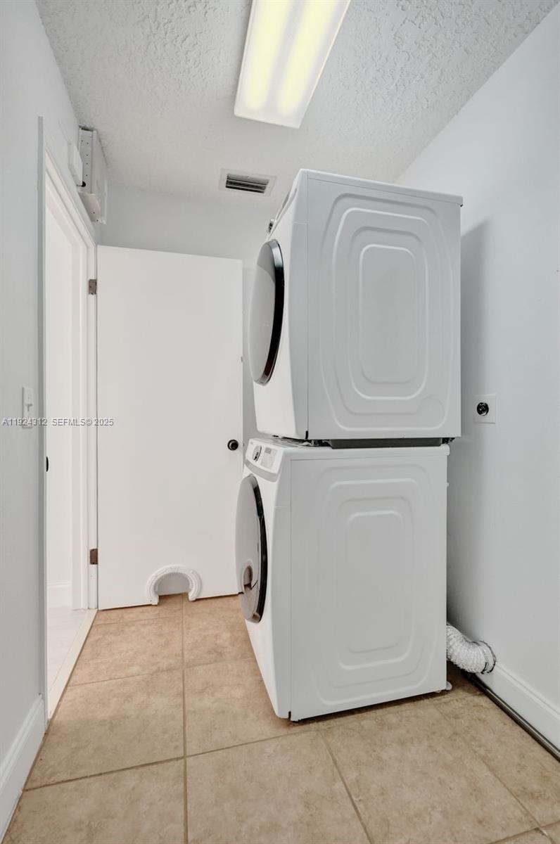 LAKESHORE COLONY VILLAS - Residential