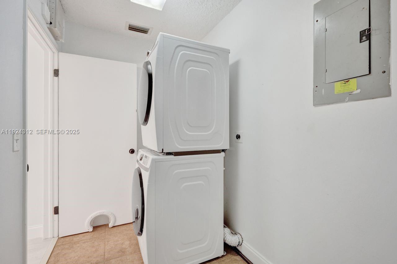 LAKESHORE COLONY VILLAS - Residential