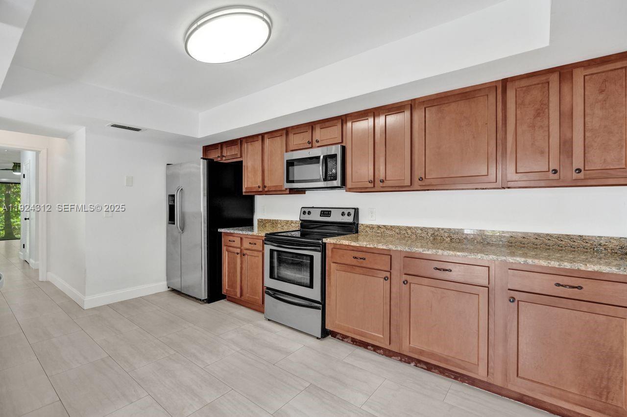 LAKESHORE COLONY VILLAS - Residential