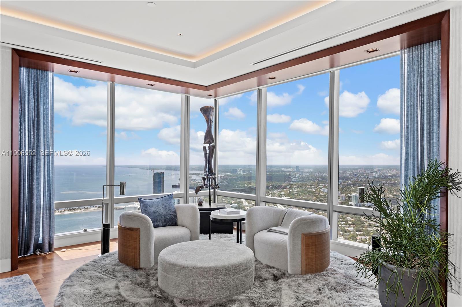 1425 Brickell Ave PH4BCD