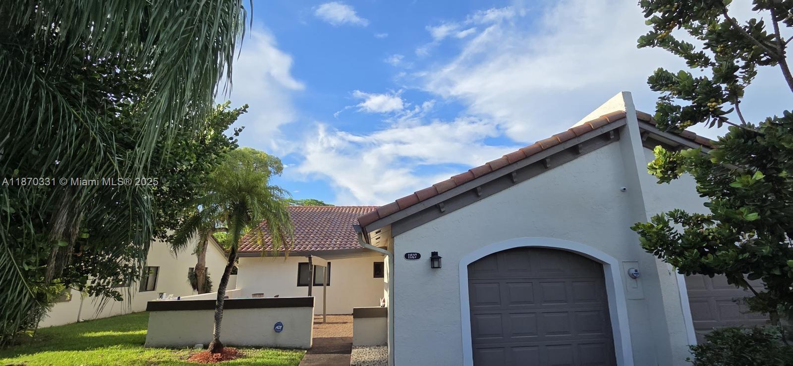 KINGS COURT WEST - Residential