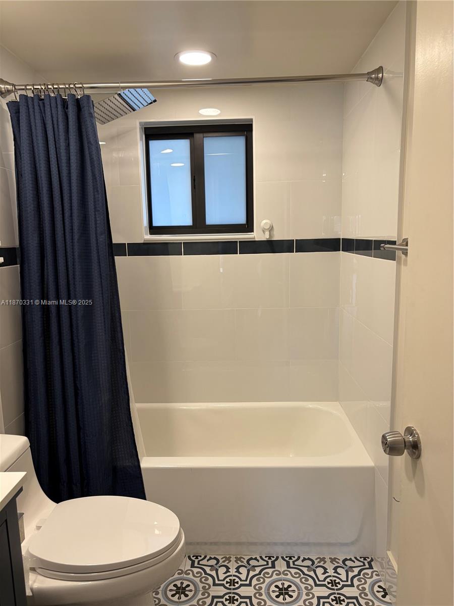 KINGS COURT WEST - Residential