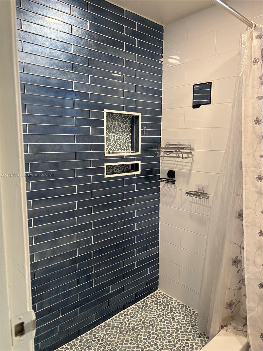 KINGS COURT WEST - Residential