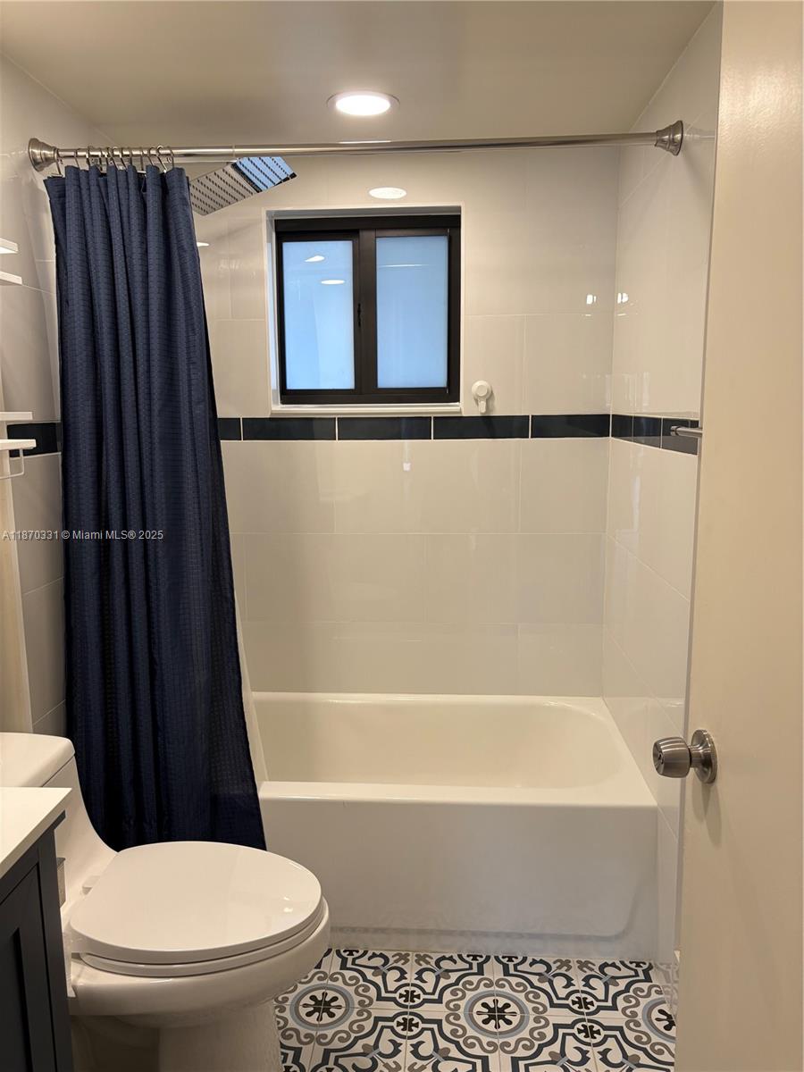 KINGS COURT WEST - Residential