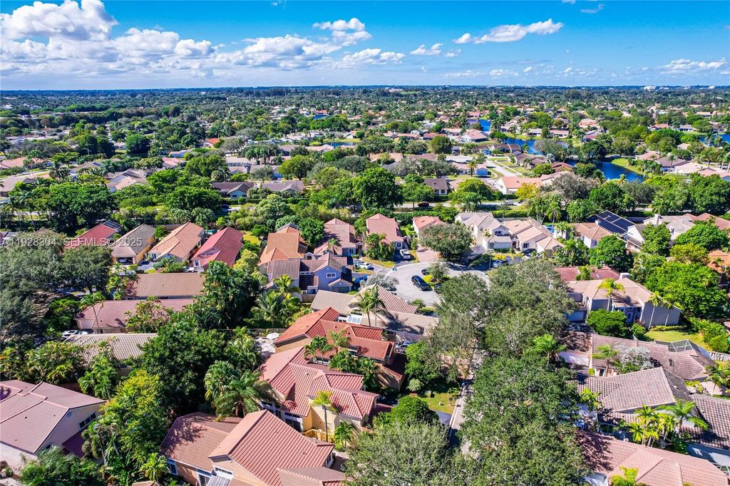 Photo of 10132 NW 4th St, Plantation, FL 33324 (MLS # A11928304)