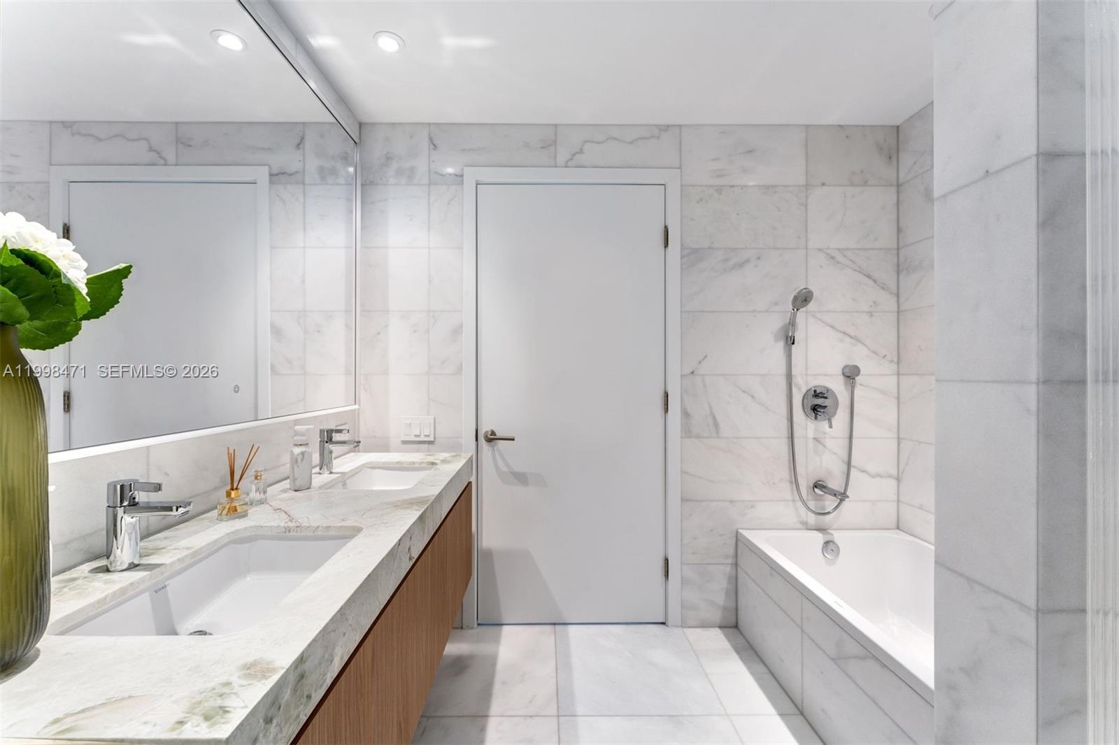 FIVE PARK MIAMI BEACH - Residential