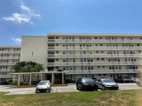 Condominium in Aventura FL 2861 Leonard Dr Dr.jpg