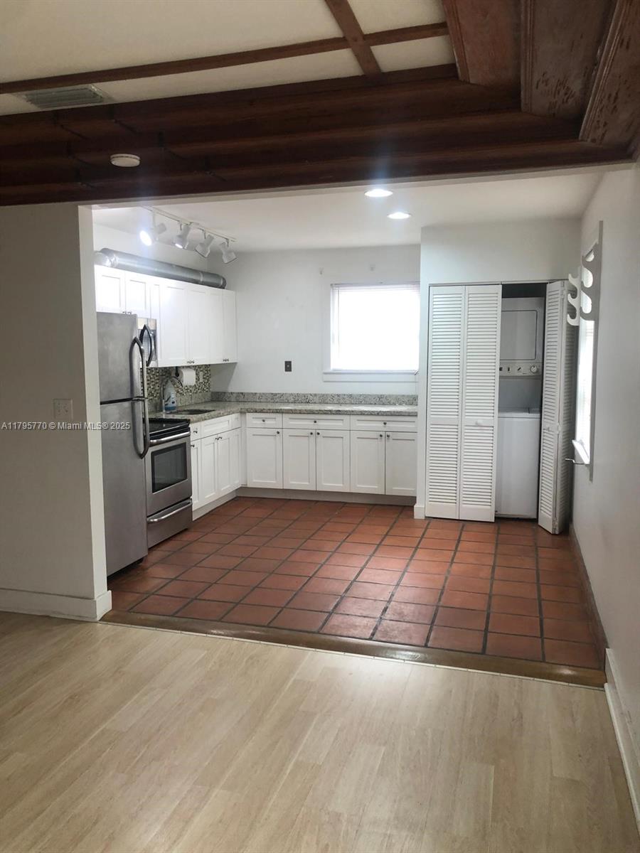 1100 SW 10th St 1100
