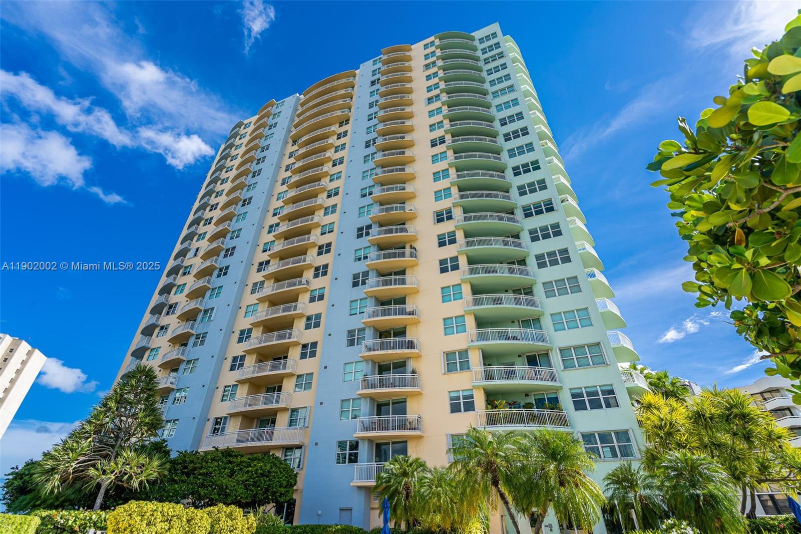 THE METROPOLITAN CONDO - Residential