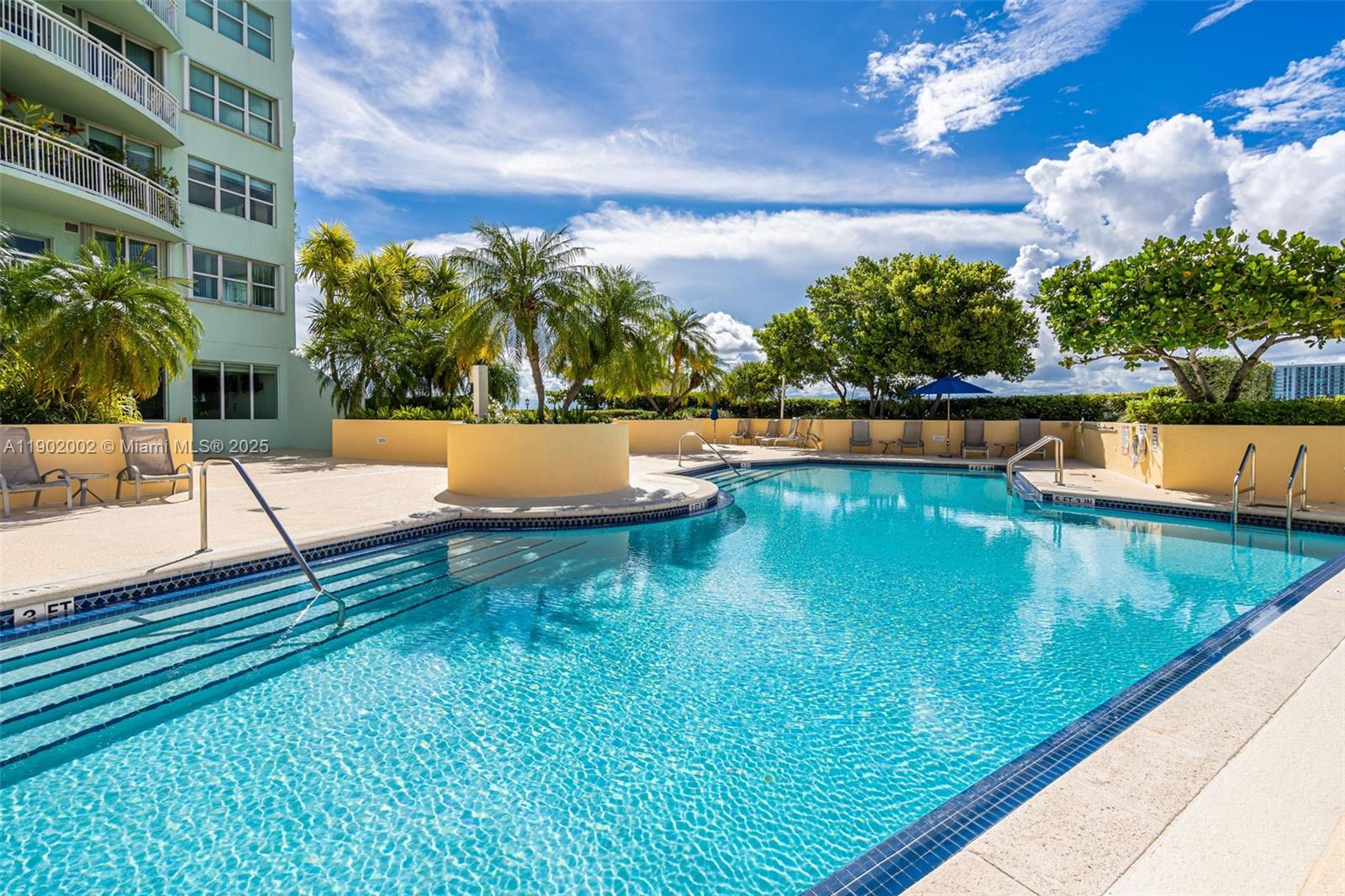 THE METROPOLITAN CONDO - Residential