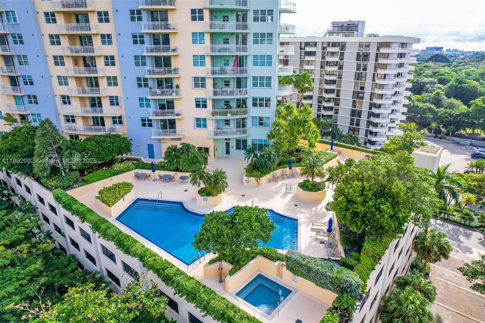 THE METROPOLITAN CONDO - Residential