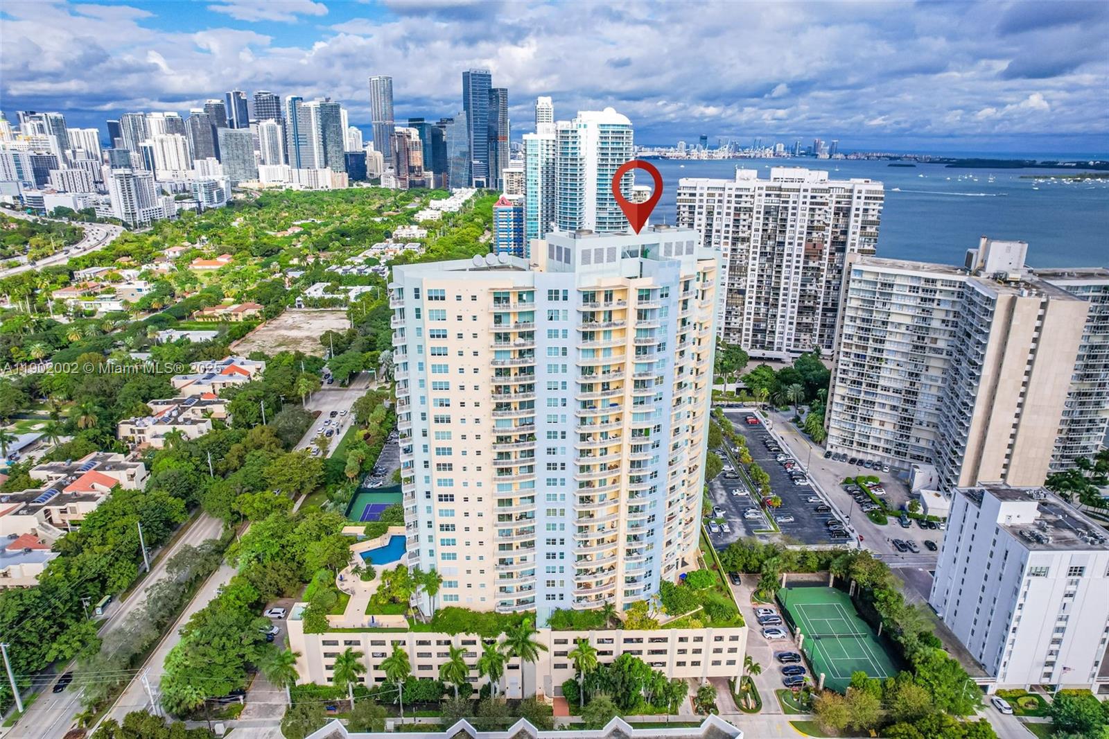 THE METROPOLITAN CONDO - Residential