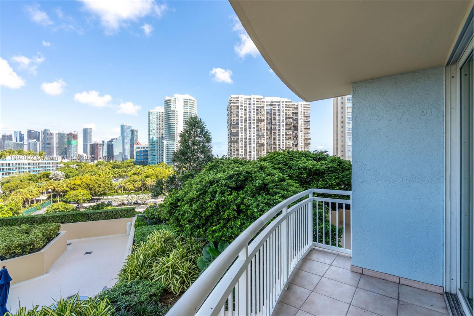 THE METROPOLITAN CONDO - Residential