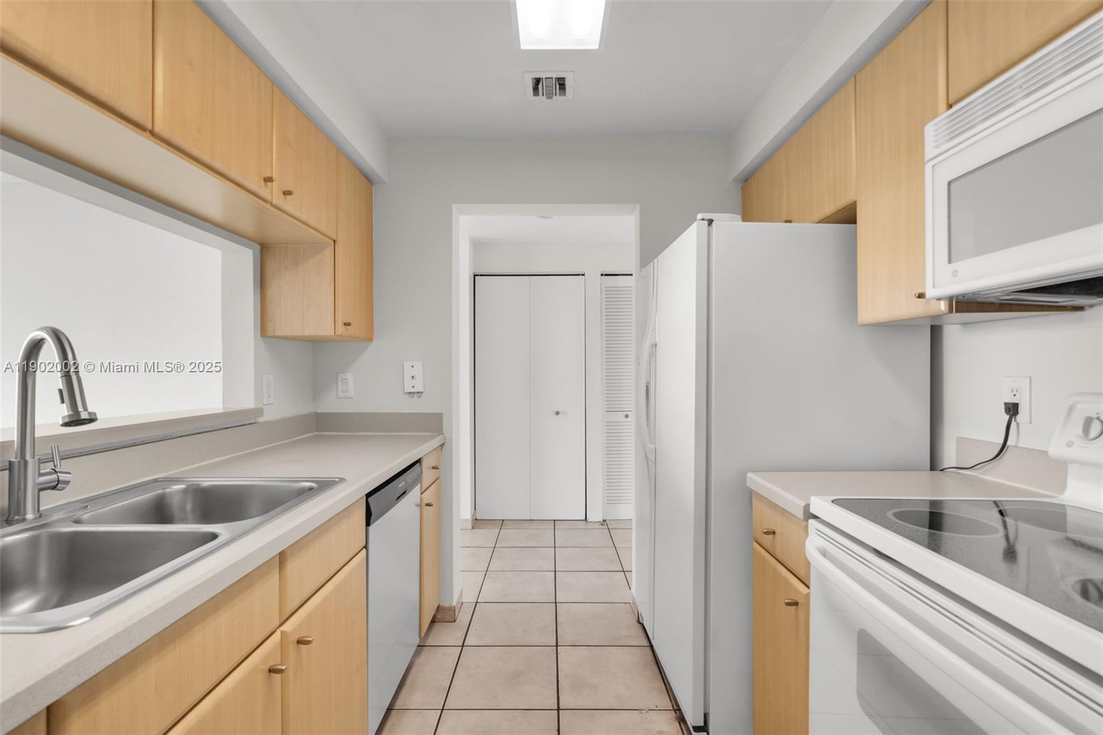THE METROPOLITAN CONDO - Residential