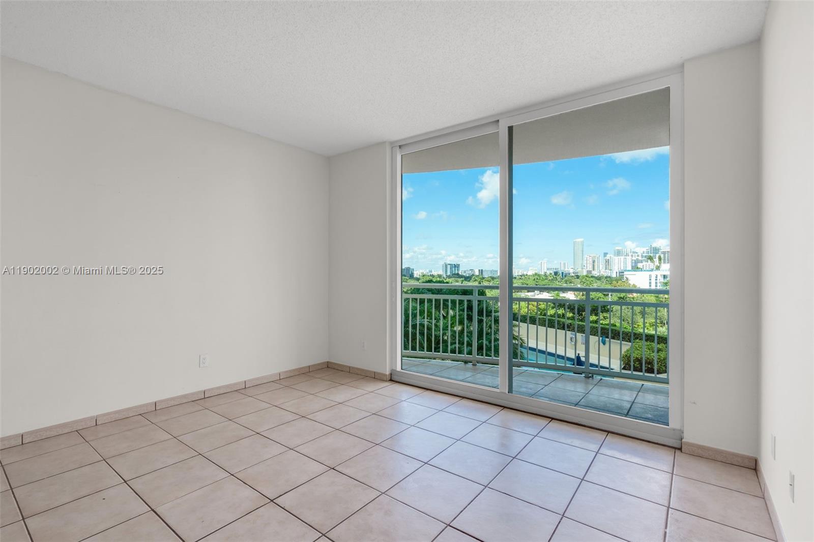 THE METROPOLITAN CONDO - Residential
