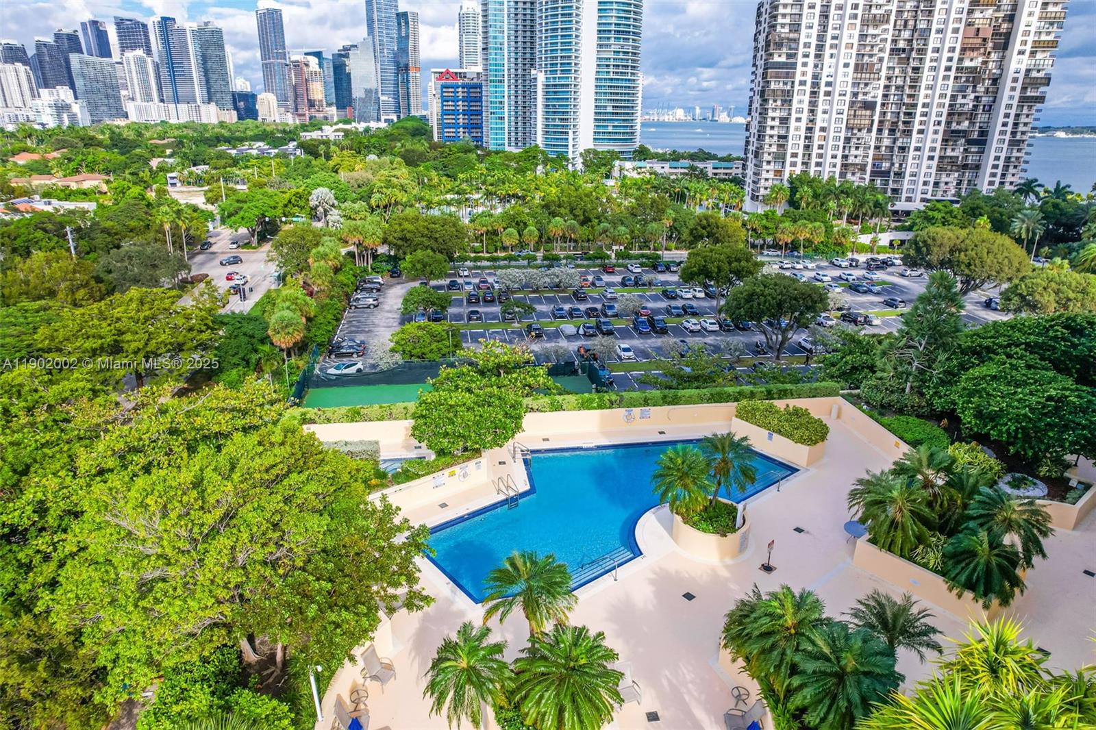 THE METROPOLITAN CONDO - Residential