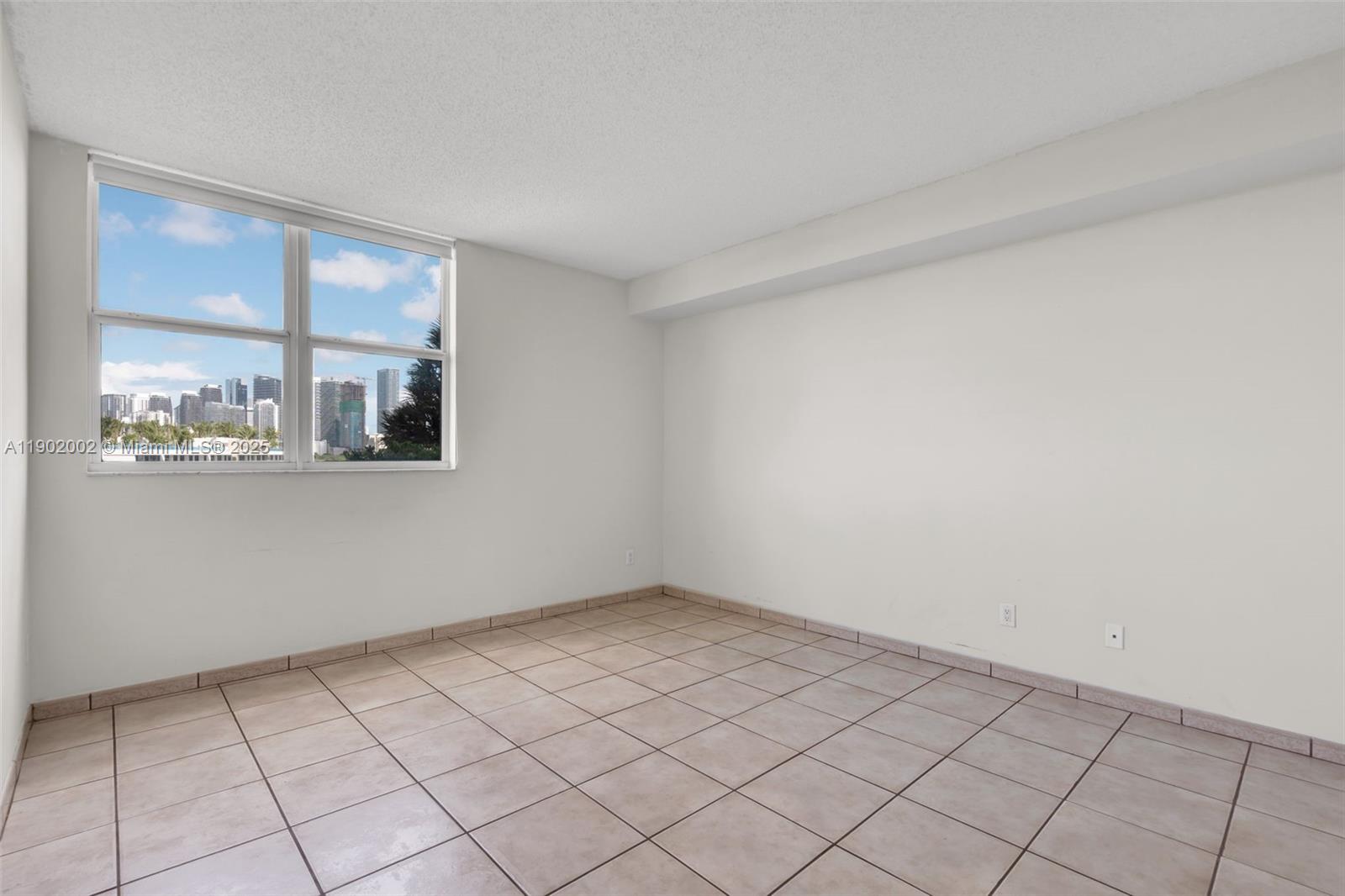 THE METROPOLITAN CONDO - Residential
