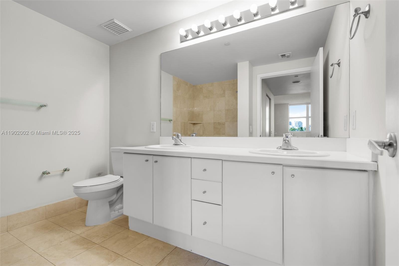 THE METROPOLITAN CONDO - Residential