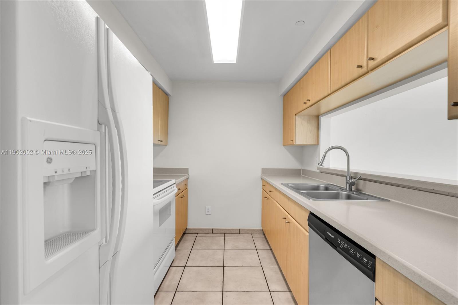 THE METROPOLITAN CONDO - Residential