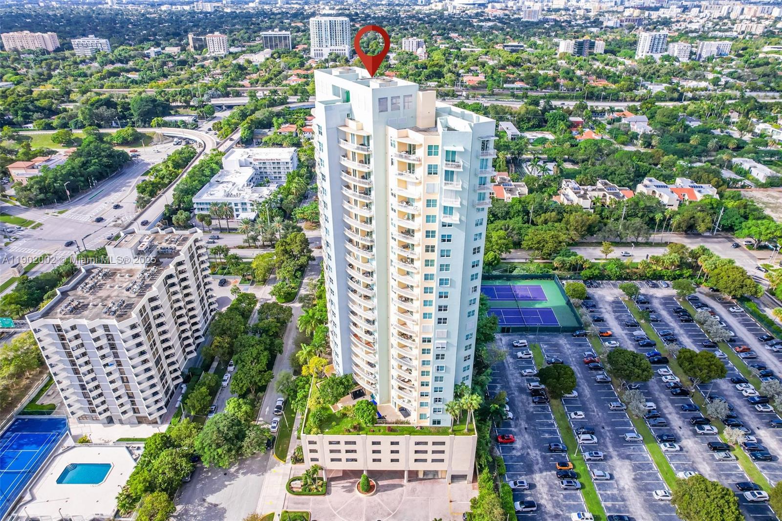 THE METROPOLITAN CONDO - Residential