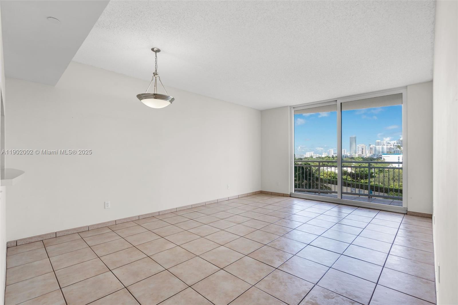 THE METROPOLITAN CONDO - Residential