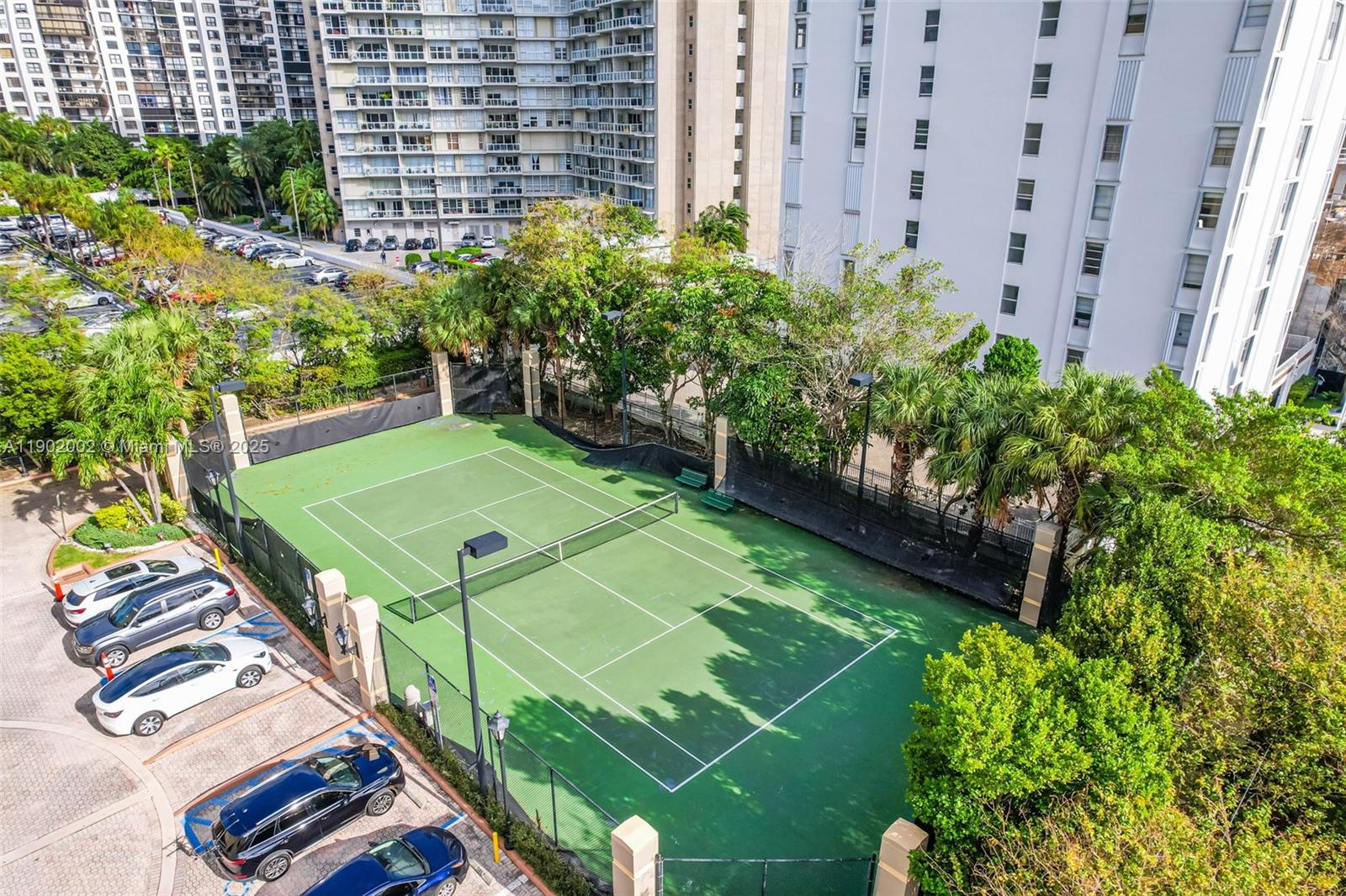 THE METROPOLITAN CONDO - Residential
