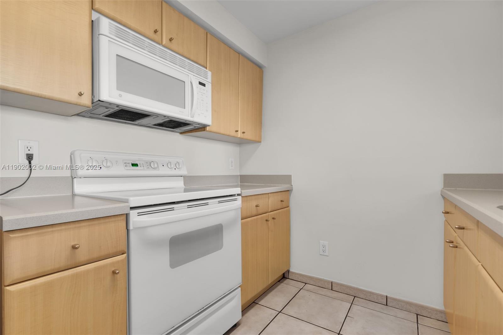THE METROPOLITAN CONDO - Residential