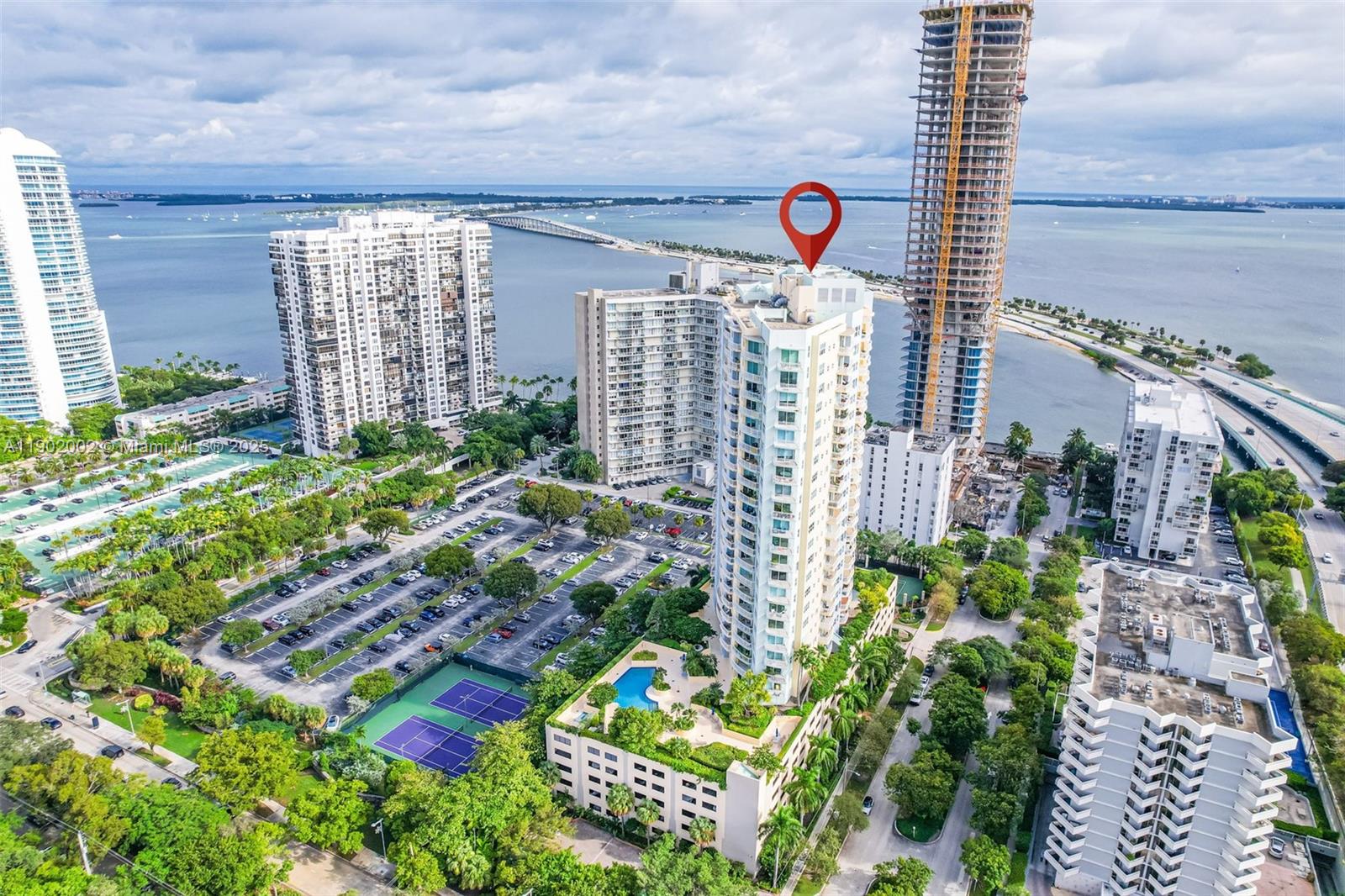 THE METROPOLITAN CONDO - Residential