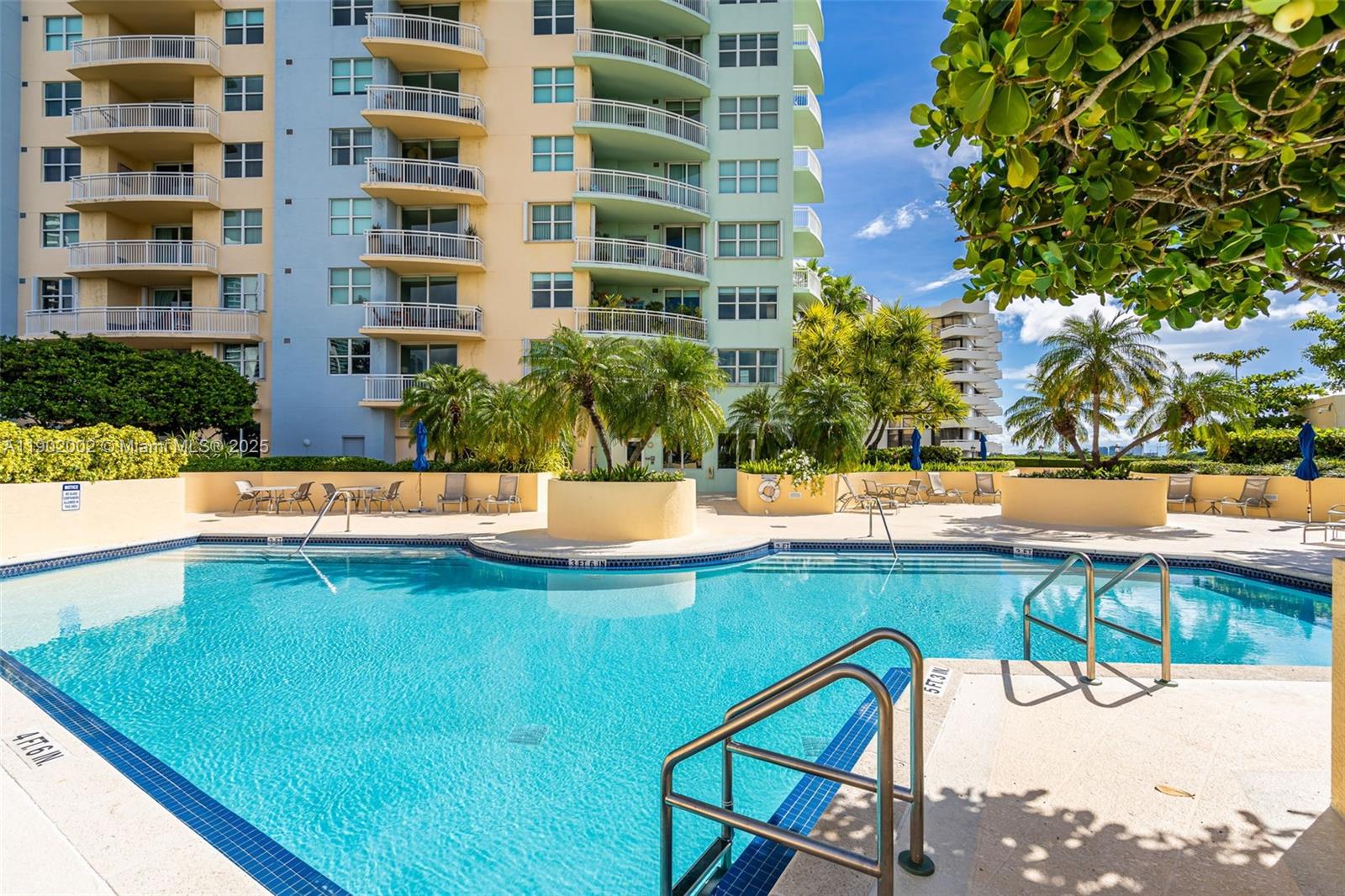 THE METROPOLITAN CONDO - Residential