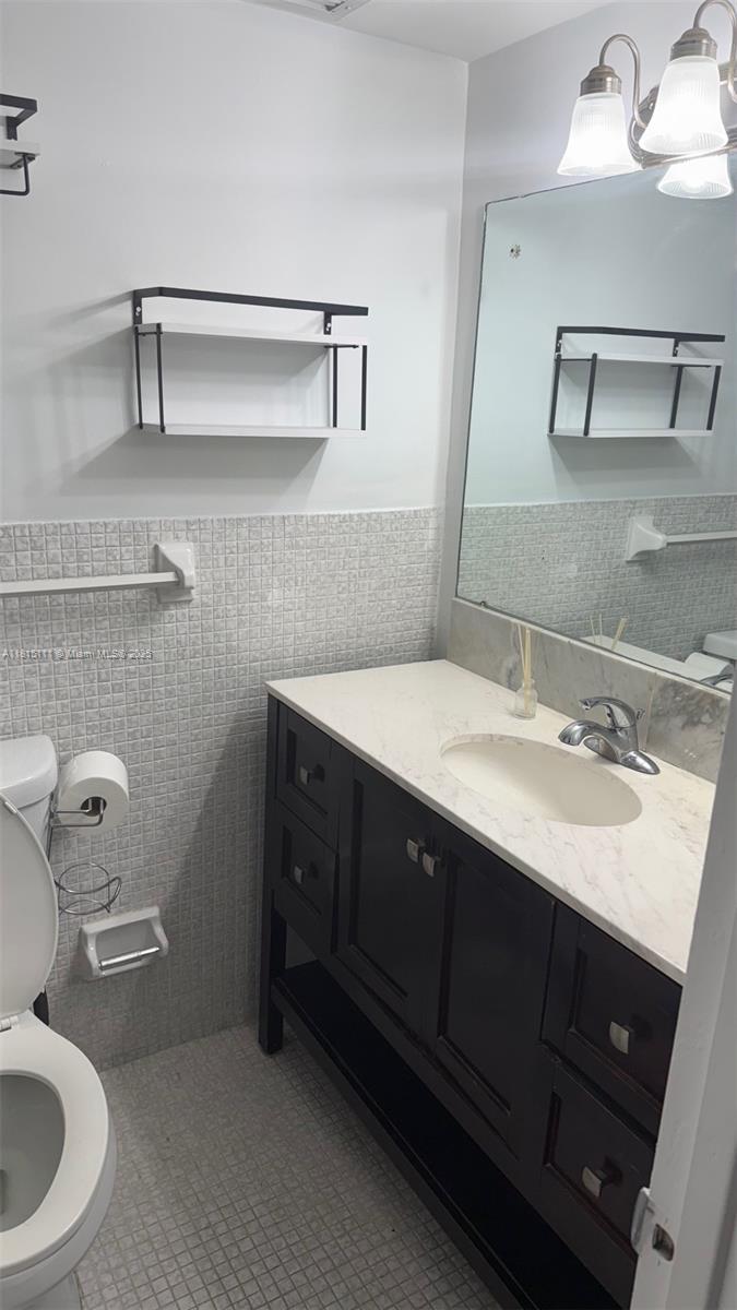 16701 Ne 14th Ave 214, Miami, Broward County, Florida - 2 Bedrooms  
2 Bathrooms - 