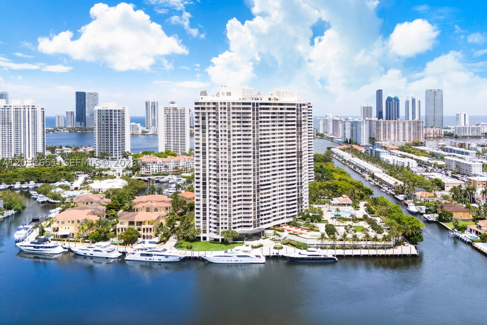 1000 W Island Blvd 911