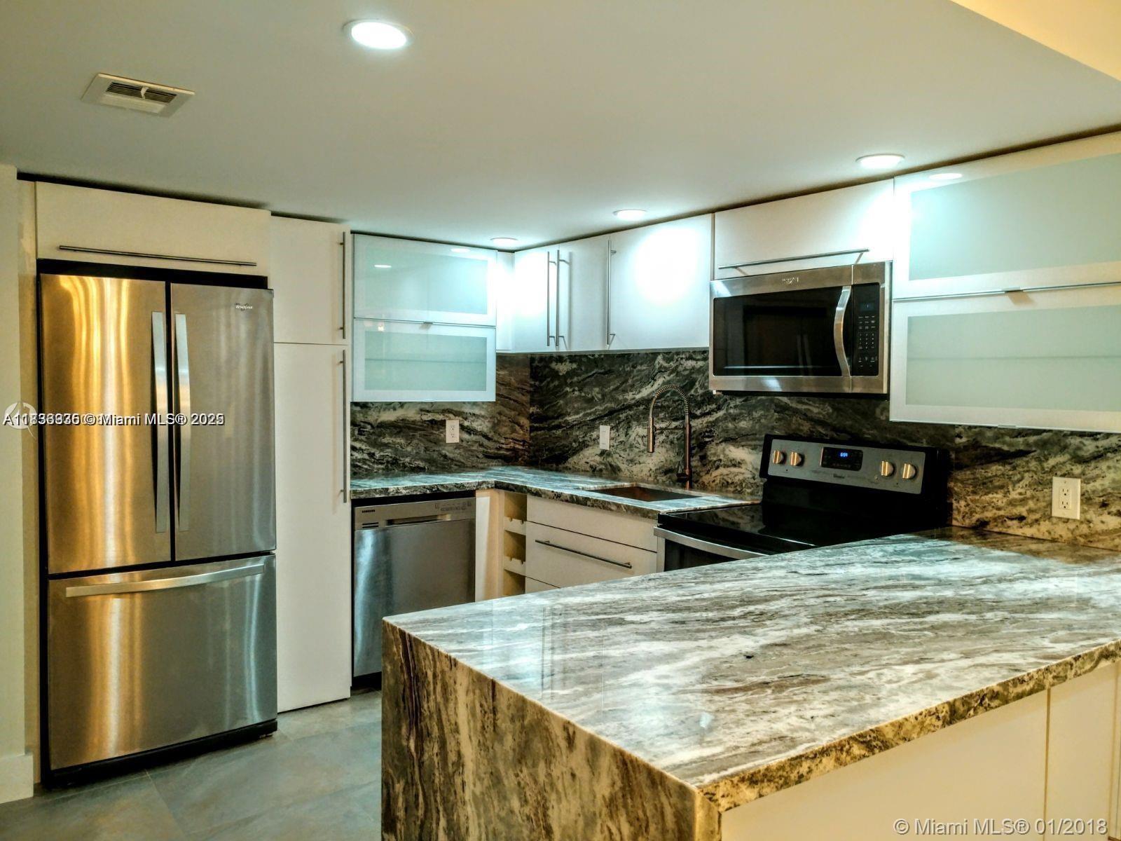 589 N University Dr 33