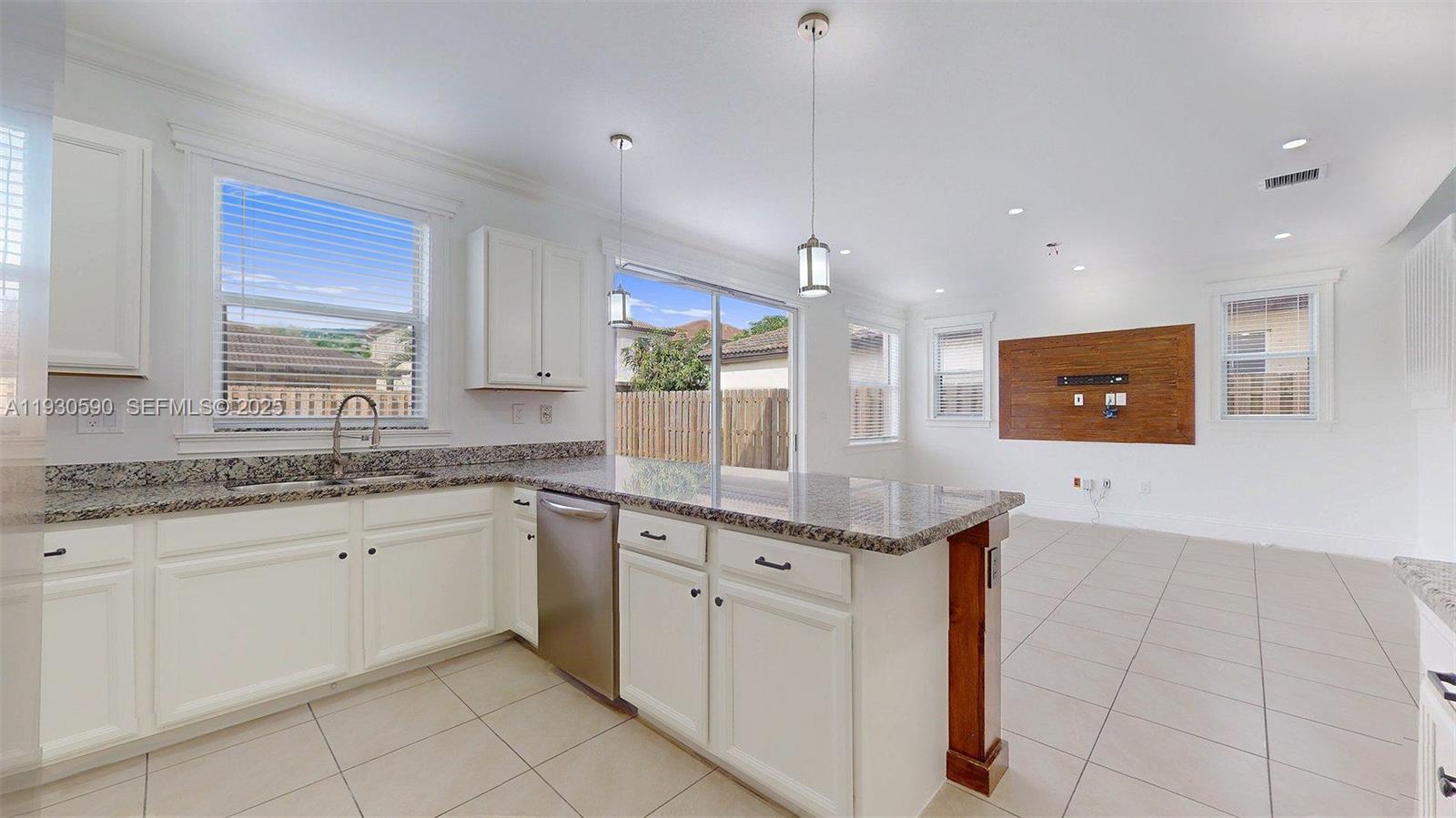 HEMINGWAY POINT - Residential