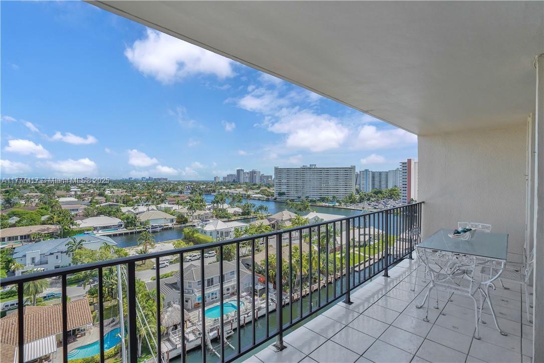 CARLYLE CONDOMINIUM - Residential