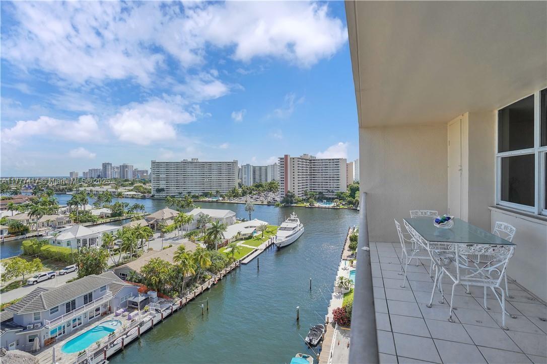 CARLYLE CONDOMINIUM - Residential