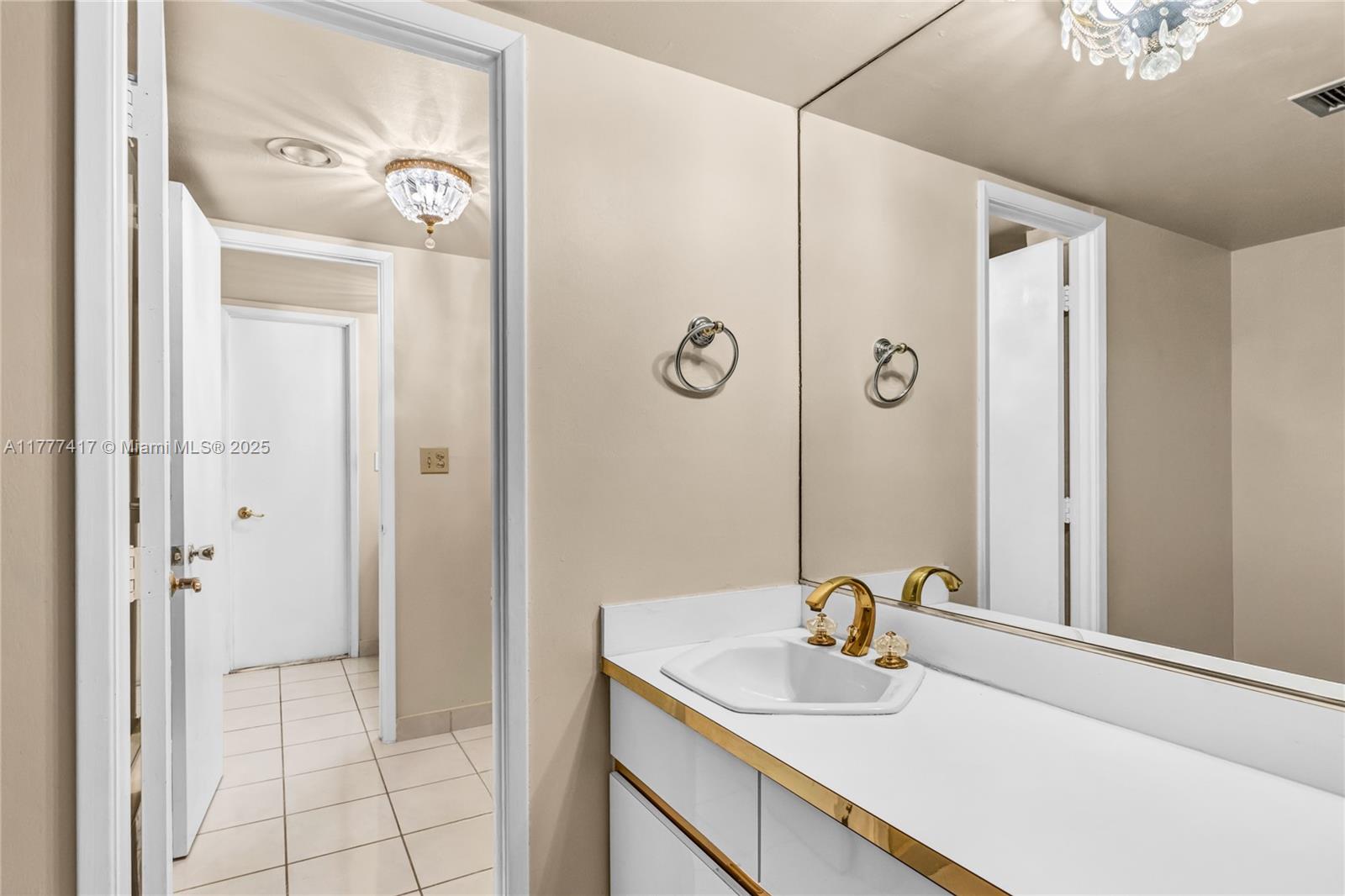 CARLYLE CONDOMINIUM - Residential