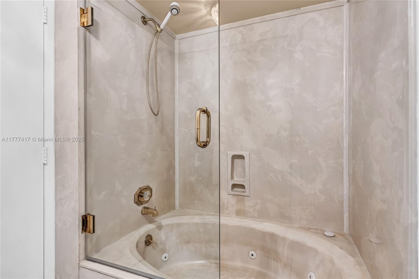 CARLYLE CONDOMINIUM - Residential