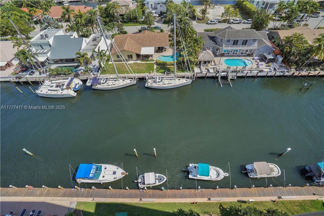 CARLYLE CONDOMINIUM - Residential