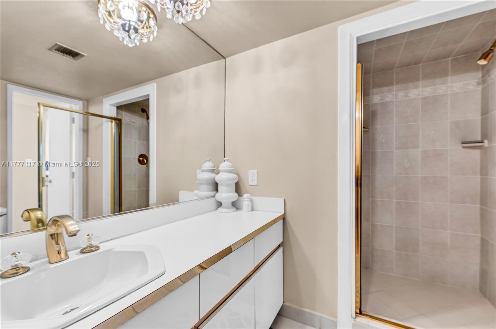 CARLYLE CONDOMINIUM - Residential