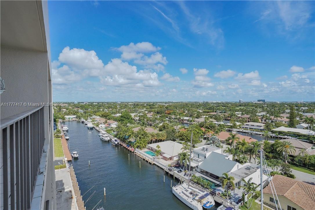 CARLYLE CONDOMINIUM - Residential