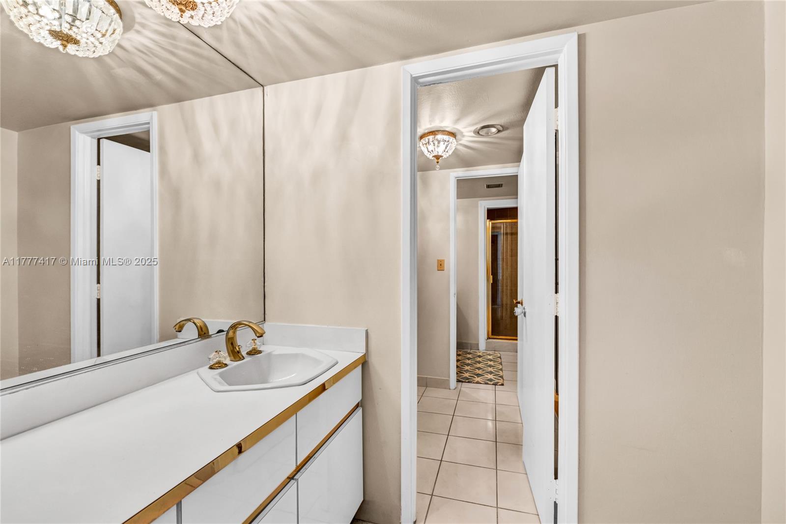 CARLYLE CONDOMINIUM - Residential